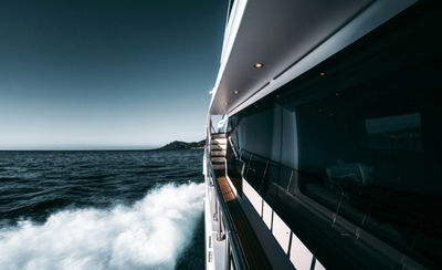 Glas installations and surface work for yachts