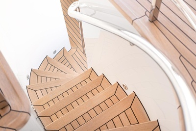 Polishing and finishing for yachts
